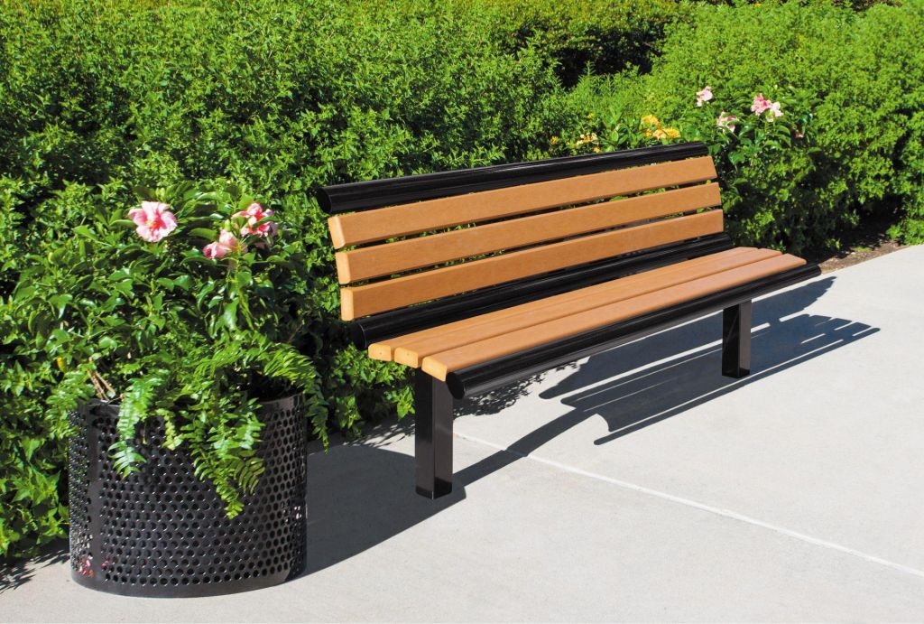 61S-CDR6-Richmond-Bench-Lifestyle1_183d17ce614a305ef7e14498bef98c4b