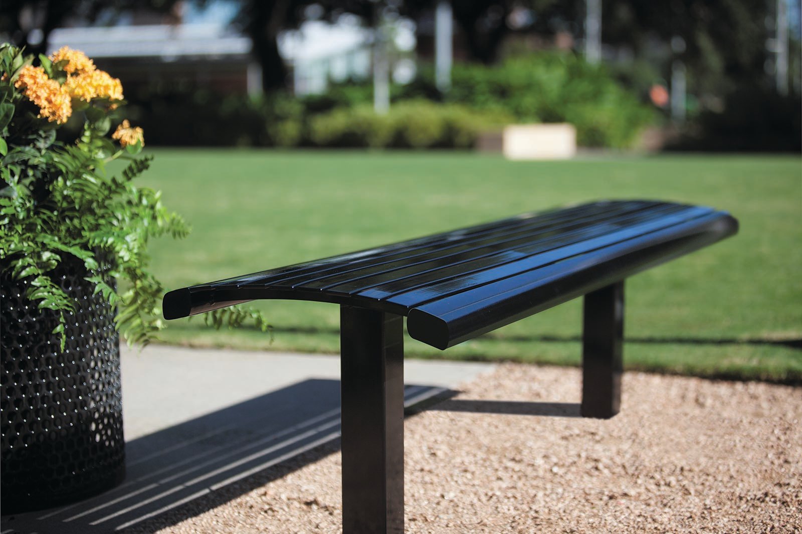 82-HS6-Richmond_Bench-Lifestyle