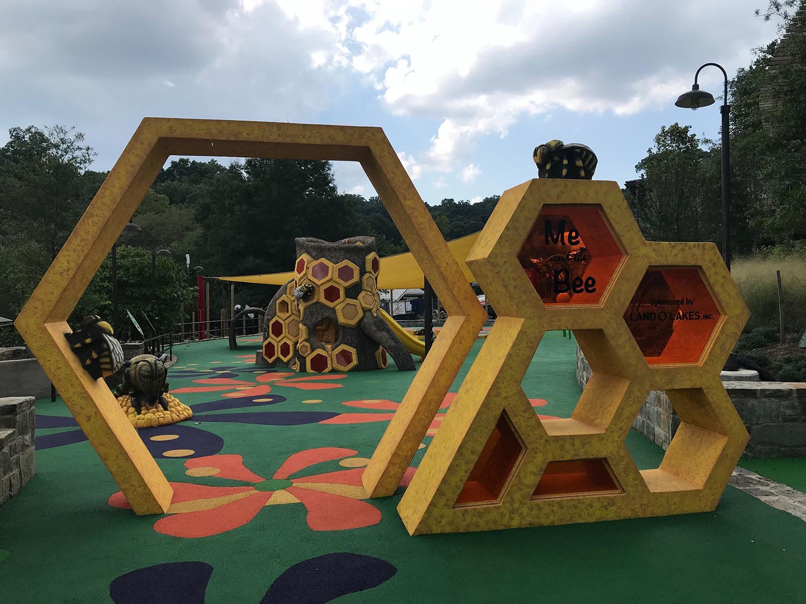 Bee_Project_Entrance_at_National_Zoo_Baltimore_MD