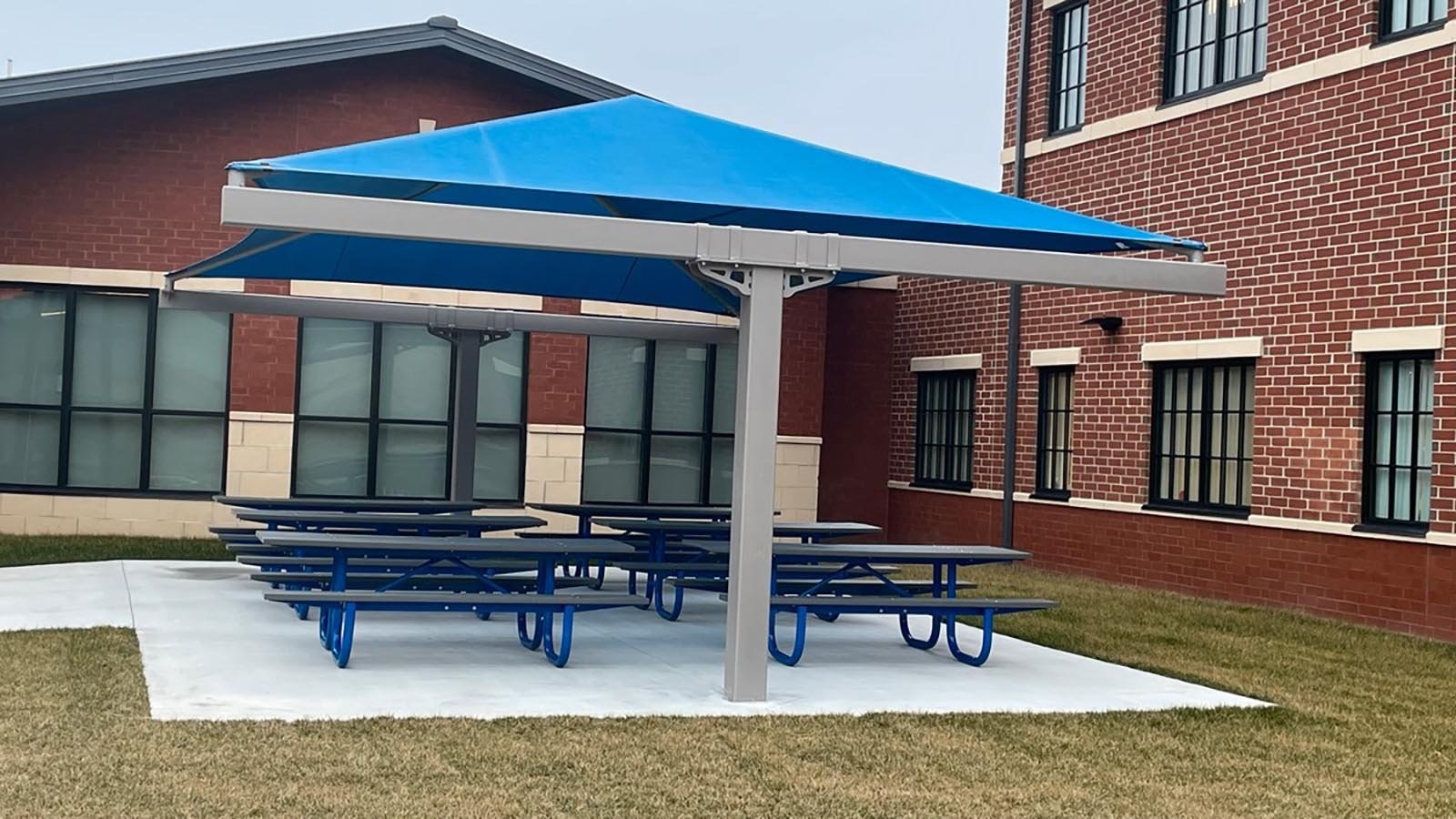 Outdoor_Classroom_-_shade_and_tables